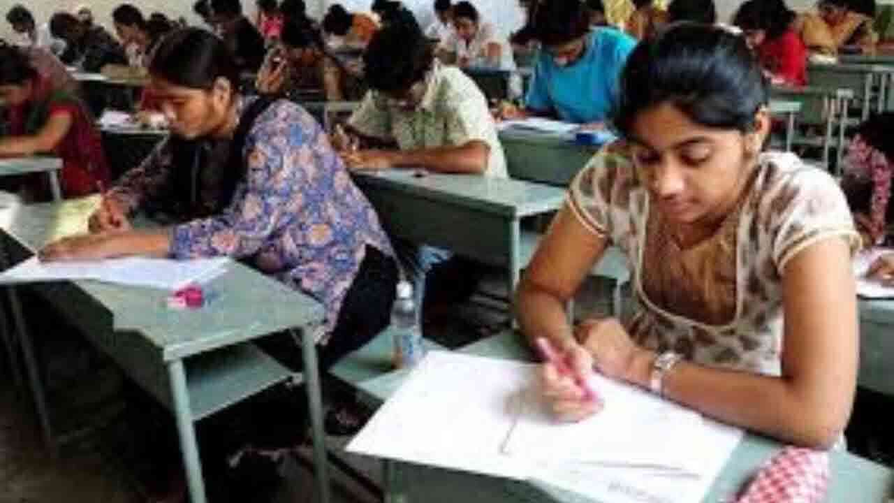 నిరుద్యోగులకు శుభవార్త.. బీసీ స్టడీ సర్కిల్స్ లో ఉచిత ఫౌండేషన్ కోర్స్ 