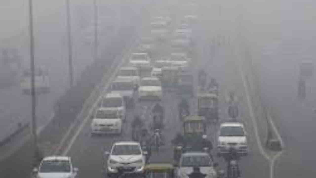 ఉత్తరాది రాష్ట్రాలపై పంజా విసురుతున్న చలి.. పొగ మంచుతో విమానాల రద్దు 