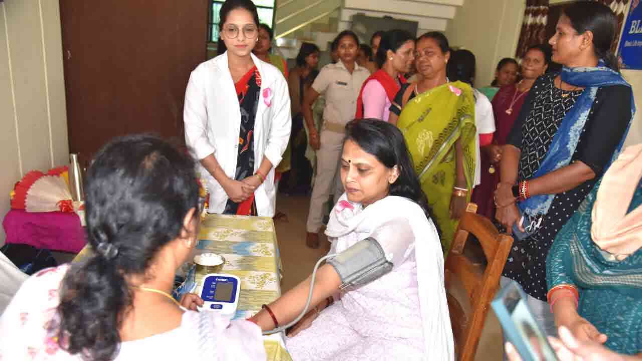 ఏపీలో పంజా విసురుతున్న క్యాన్సర్ మహమ్మారి.. వంద మందిలో ఒకరికి క్యాన్సర్ లక్షణాలు 