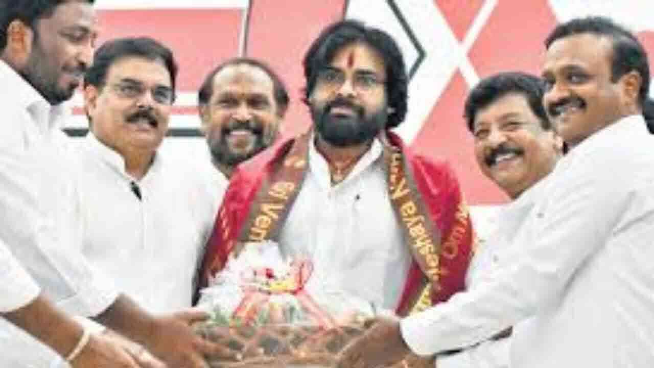 పార్టీ ఎమ్మెల్యేలు, ఎంపీలతో ఈ నెల 23న పవన్ కీలక భేటీ.. సంచాలన నిర్ణయాలు ఉండేనా.!