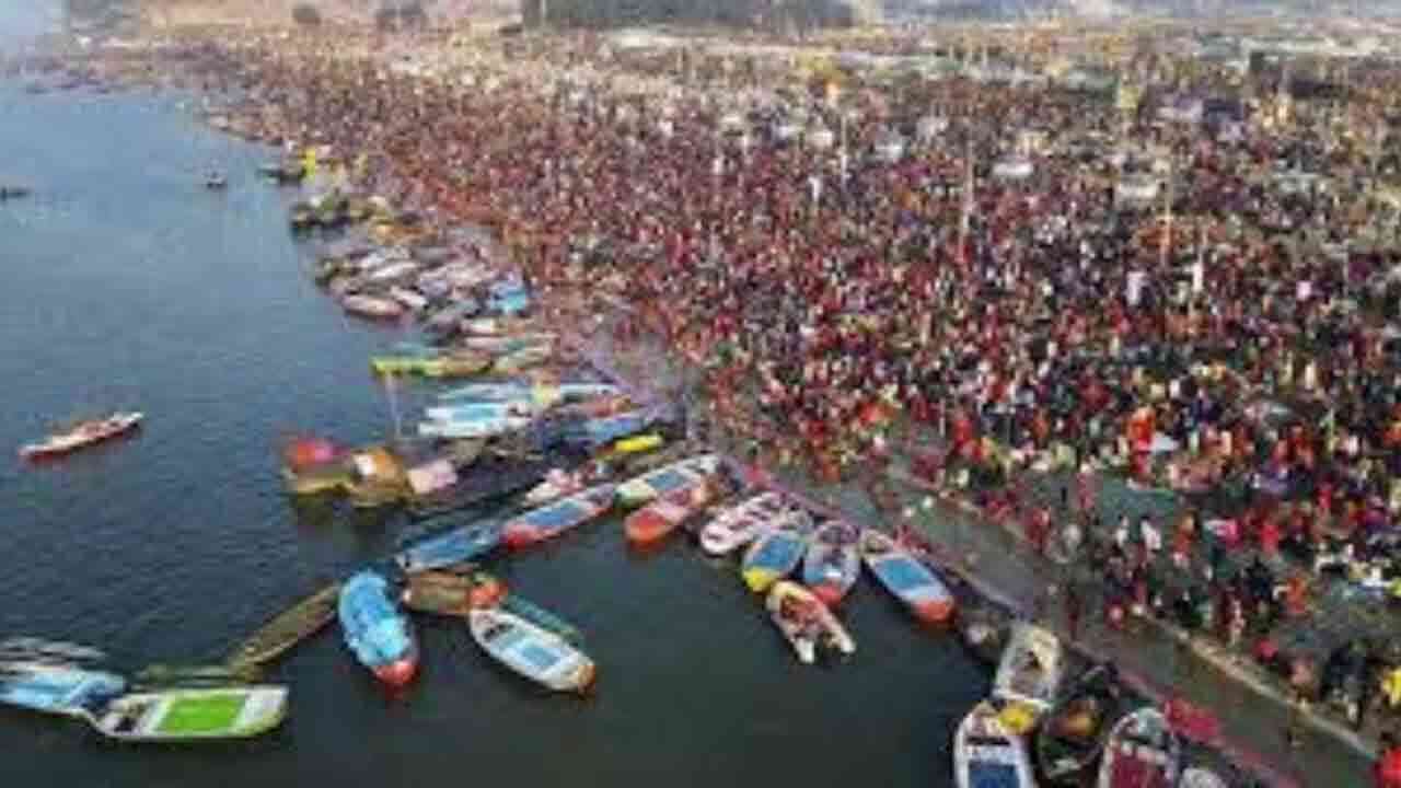 మహా కుంభమేళాకు పోటెత్తుతున్న భక్తజనం.. 15 రోజుల్లో వచ్చిన భక్తులు ఎందరో తెలుసా.!
