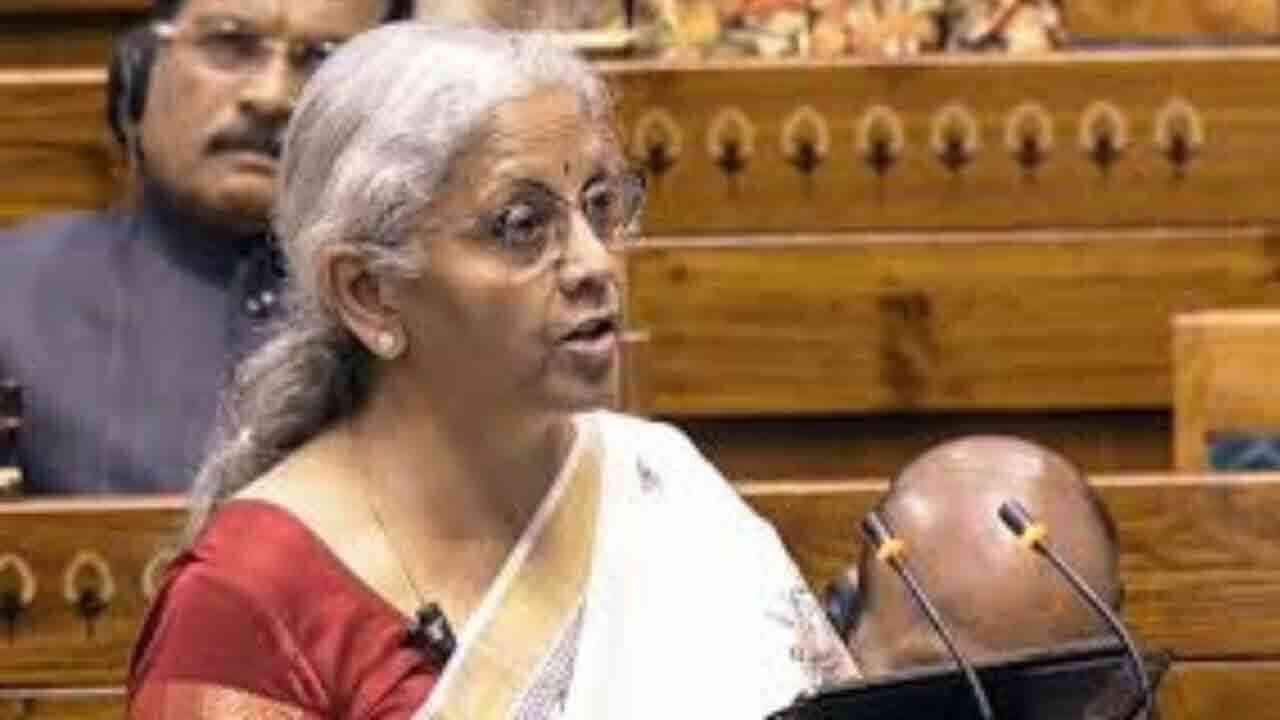బడ్జెట్ ప్రవేశపెట్టిన కేంద్ర ఆర్థిక శాఖ మంత్రి నిర్మలమ్మ.. కీలక కేటాయింపులు ఇవే.!