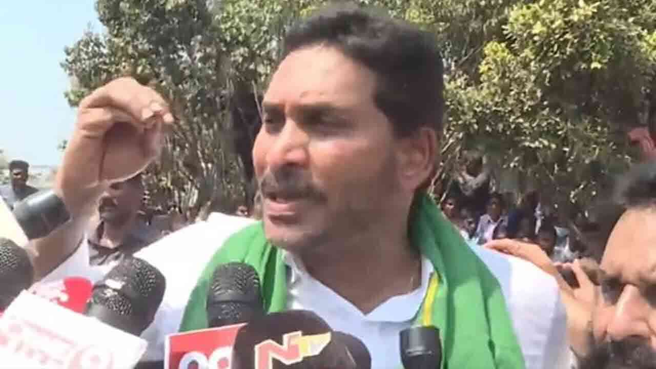 మిర్చి రైతుల కన్నీళ్లు ప్రభుత్వానికి కనబడడం లేదా.. ప్రశ్నించిన వైయస్ జగన్