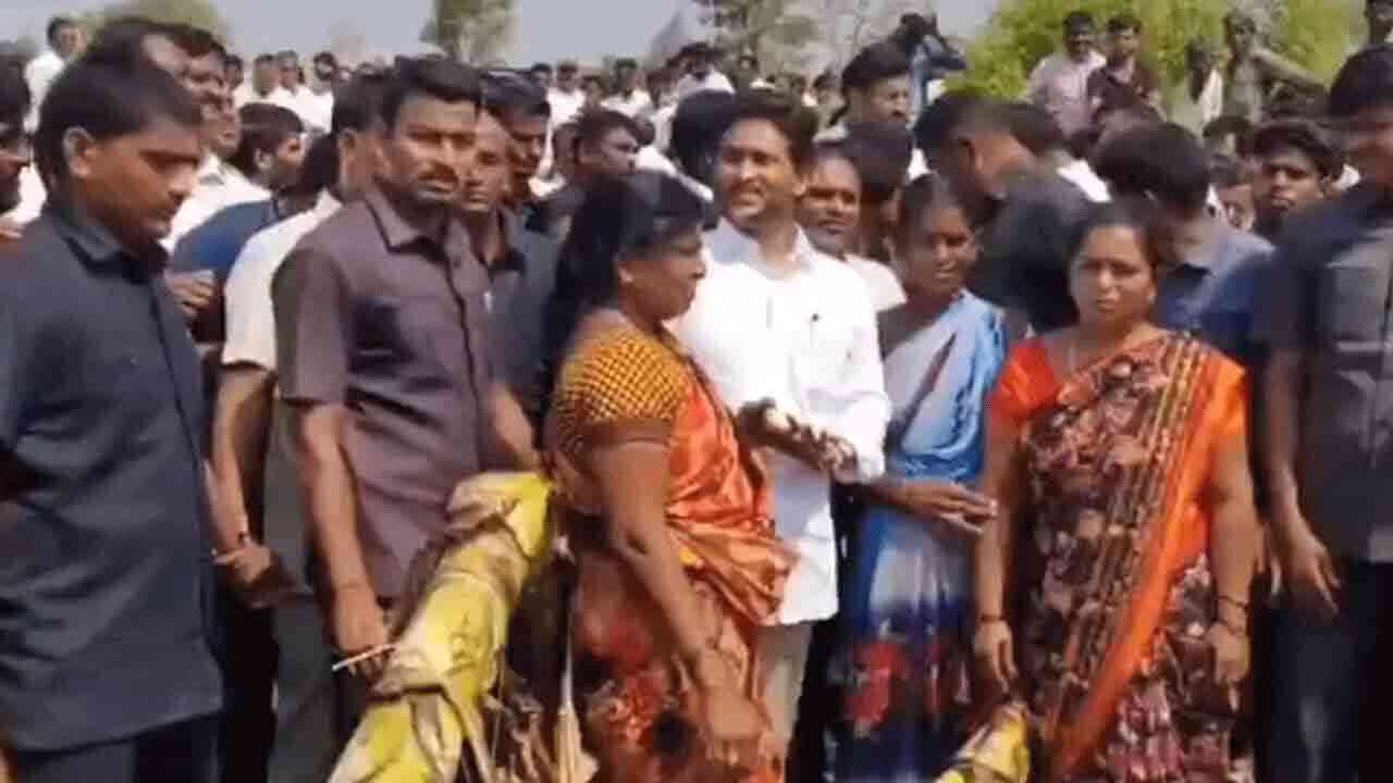 రైతులపై కూటమి ప్రభుత్వానిది కపటి ప్రేమ.. ఆరోపించిన వైఎస్ జగన్ 