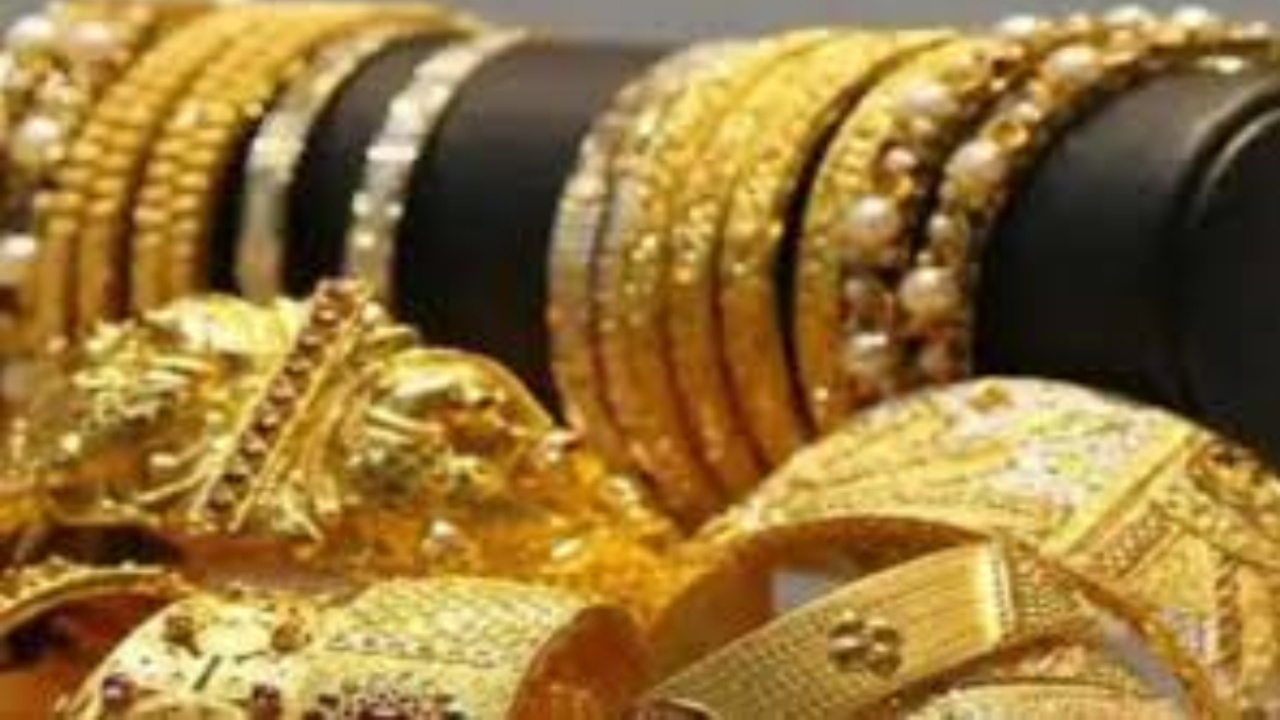 Today Gold Rate: నేడు స్వల్పంగా తగ్గిన బంగారం ధరలు..నేటి ధరలు ఇవే 