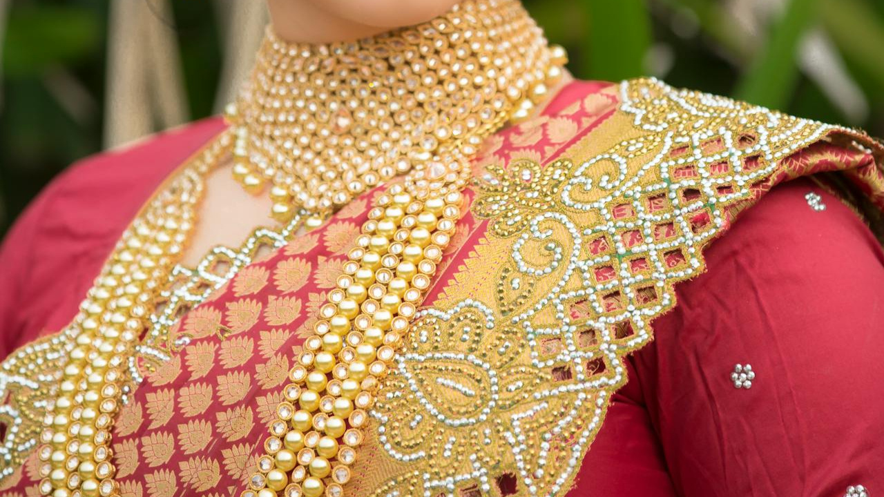 Gold Rate Today: పసిడి ప్రియులకు  తగ్గిన బంగారం ధరలు ..తులం రేటు ఎంతంటే? 