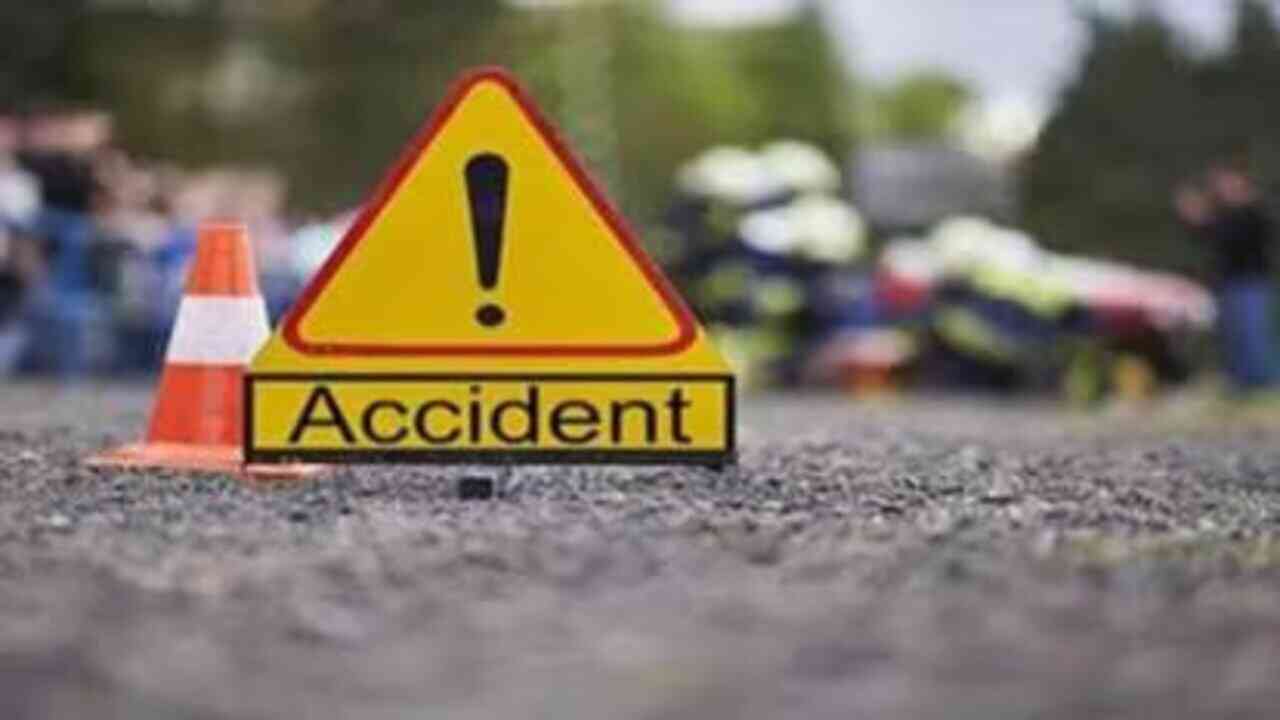  Seven Died in Accident in Godavari:ఏపీలో ఘోర రోడ్డు ప్రమాదం..స్పాట్‎లోనే ఏడుగురు మృతి