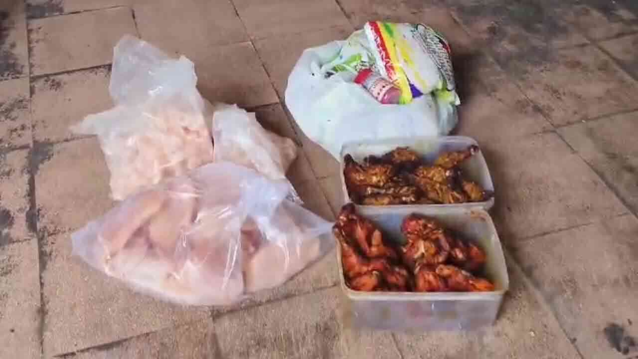 జగిత్యాల పబ్ రెస్టారెంట్‌లో కుళ్లిన రొయ్యలు, పురుగుల మాంసం