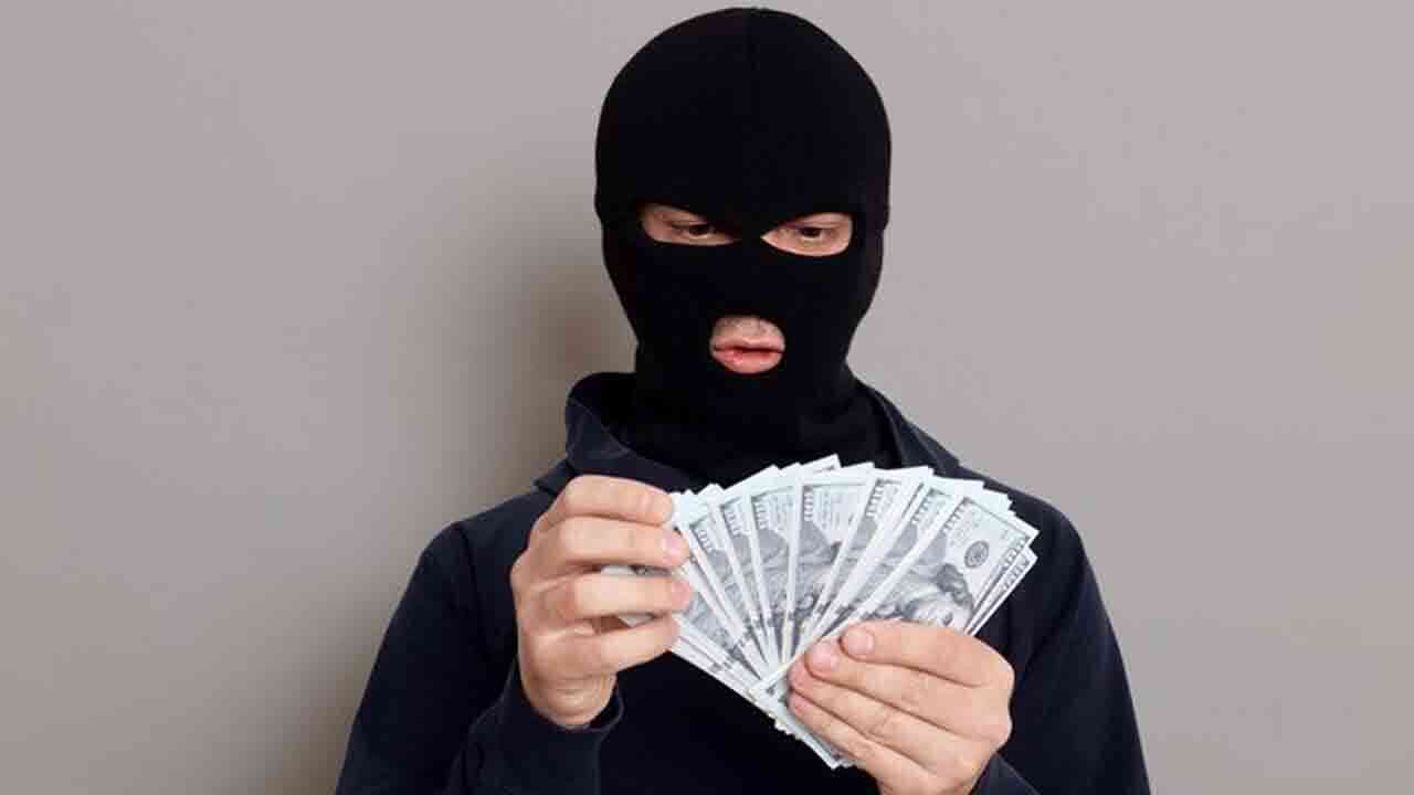 జగిత్యాల పట్టణంలో భారీ దొంగతనం.. ప్రజలకు పోలీసుల హెచ్చరిక 