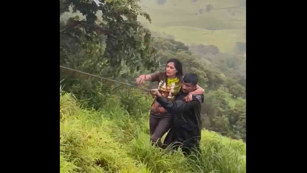 Selfie Problems | ప్రాణాల మీదకు తెచ్చిన సెల్ఫీ మోజు.. 100 ఫీట్ల లోయలో పడ్డ మహిళ