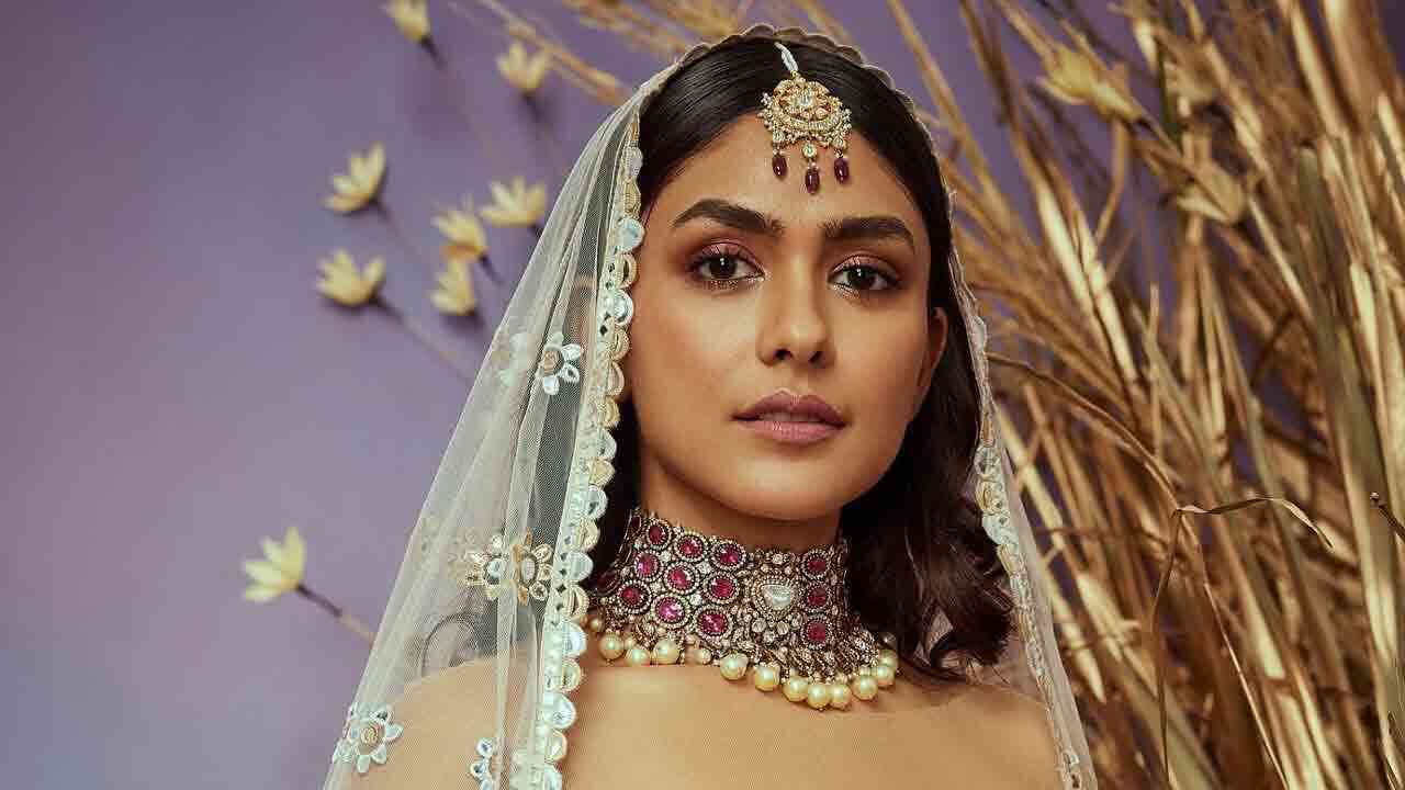 Film Fare Awards : ఉత్తమ నటిగా మృణాల్ ఠాకూర్.. ఉత్తమ నటులు ఎవరంటే..