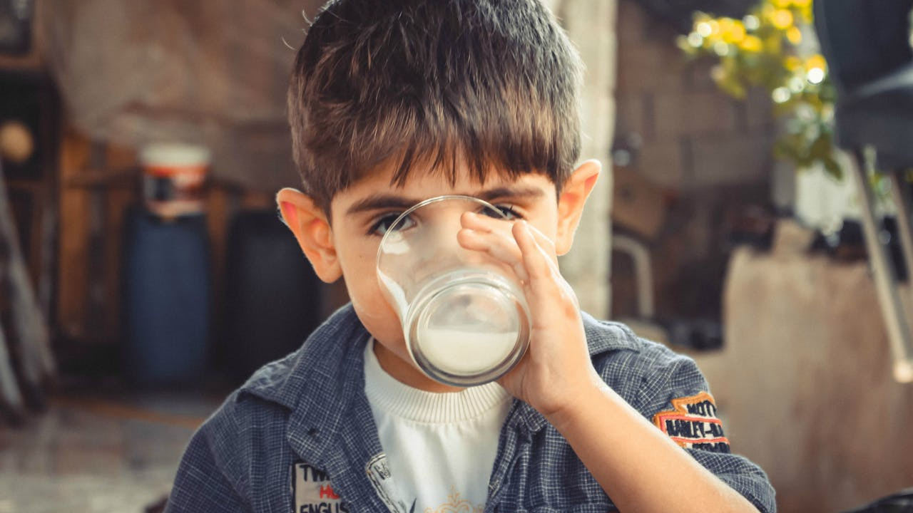 Health Tips : ఖాళీ కడుపుతో పాలు తాగడం మంచిదా?కాదా? 