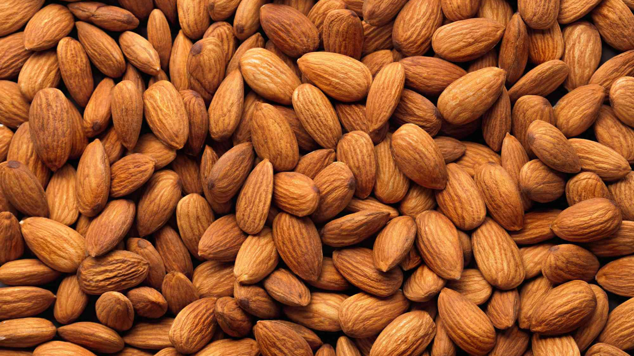 Almond Health Benefits: ఈ గింజలు రోజుకు 2 తింటే చాలు..గుండెను బలంగా ఉంచుతాయి 