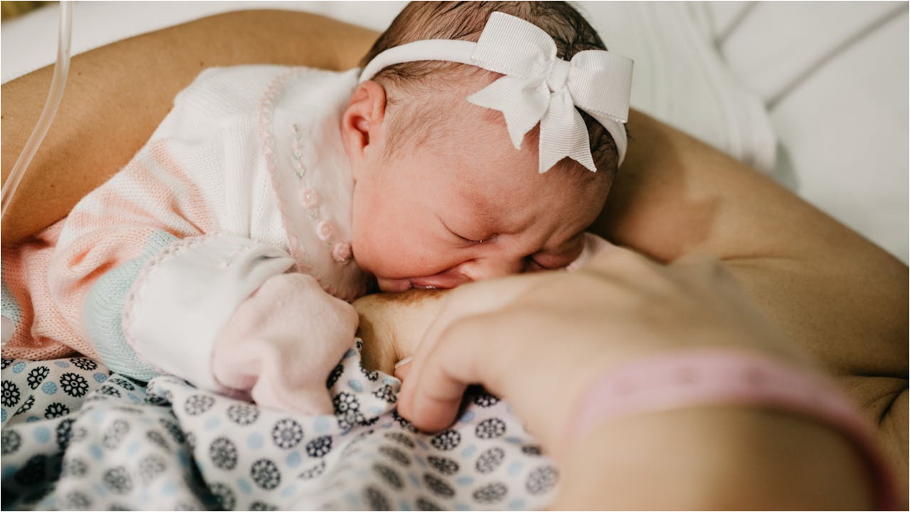 Parenting Tips: నవజాత శిశువులకు రోజుకు ఎన్నిసార్లు తల్లిపాలు ఇవ్వాలో తెలుసా? 