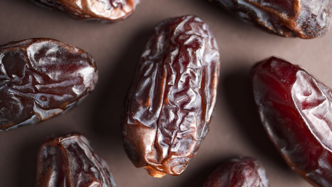 soaked Dates : ఎండు ఖర్జూరాలను నానబెట్టి తింటే బోలెడు హెల్త్ బెనిఫిట్స్