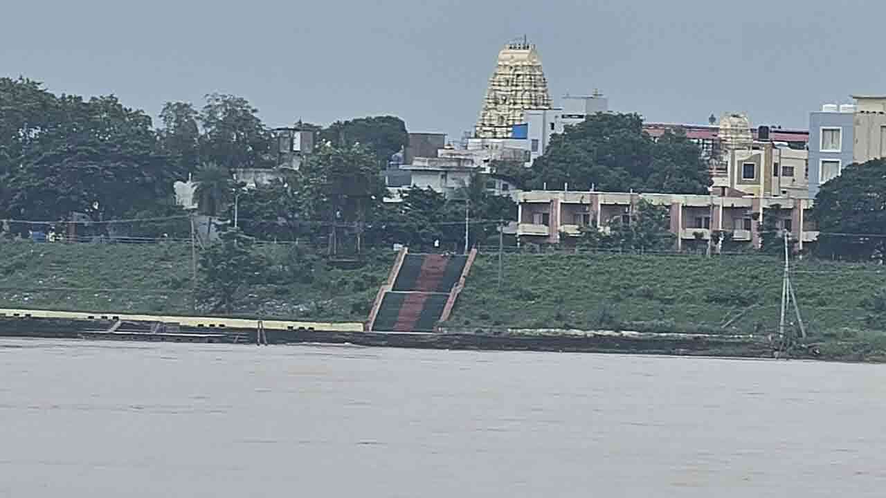 భద్రాచలం వద్ద మళ్లీ పెరుగుతున్న గోదావరి నీటి మట్టం