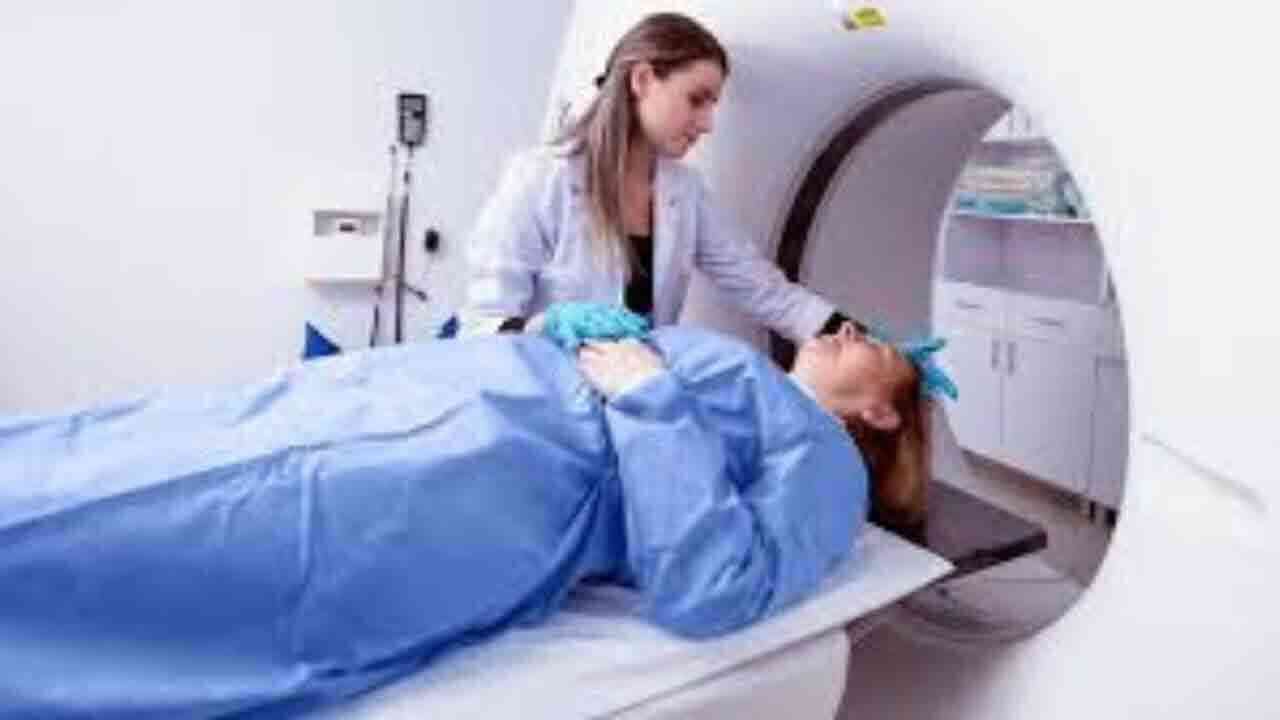 క్యాన్సర్ రోగులకు లభించనున్న ఊరట.. మందులపై కస్టమ్స్ డ్యూటీ తగ్గింపు 