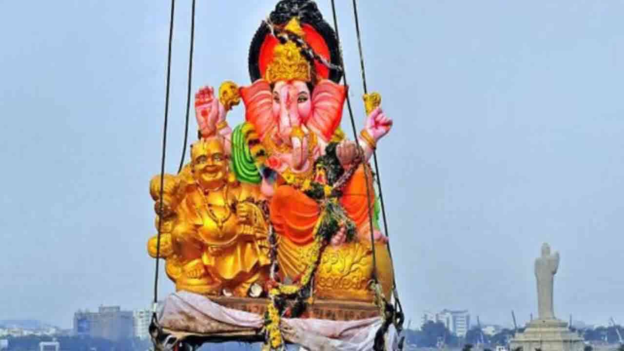 భాగ్యనగరంలో గణేష్ నిమజ్జనానికి నిబంధనలు.. వెల్లడించిన పోలీసులు 