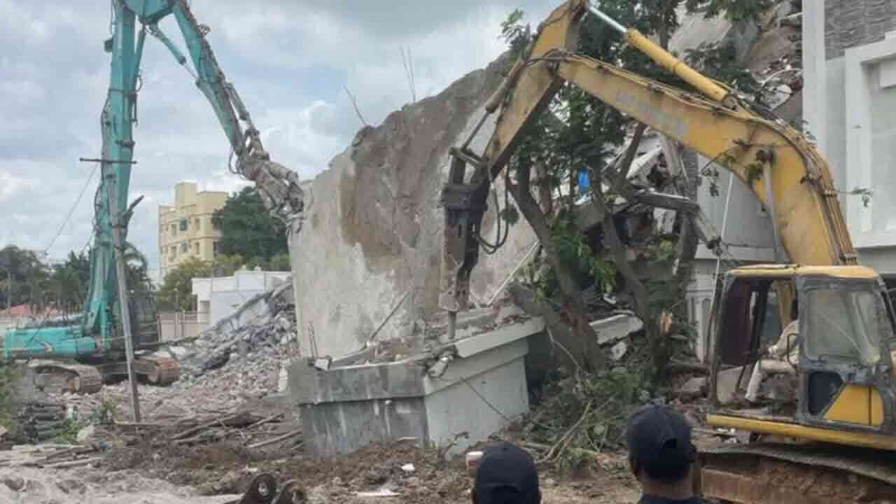 మళ్లీ స్టార్ట్ చేసిన హైడ్రా.. ఈసారి కూకట్ పల్లిలో అక్రమ నిర్మాణాలపై గురి 