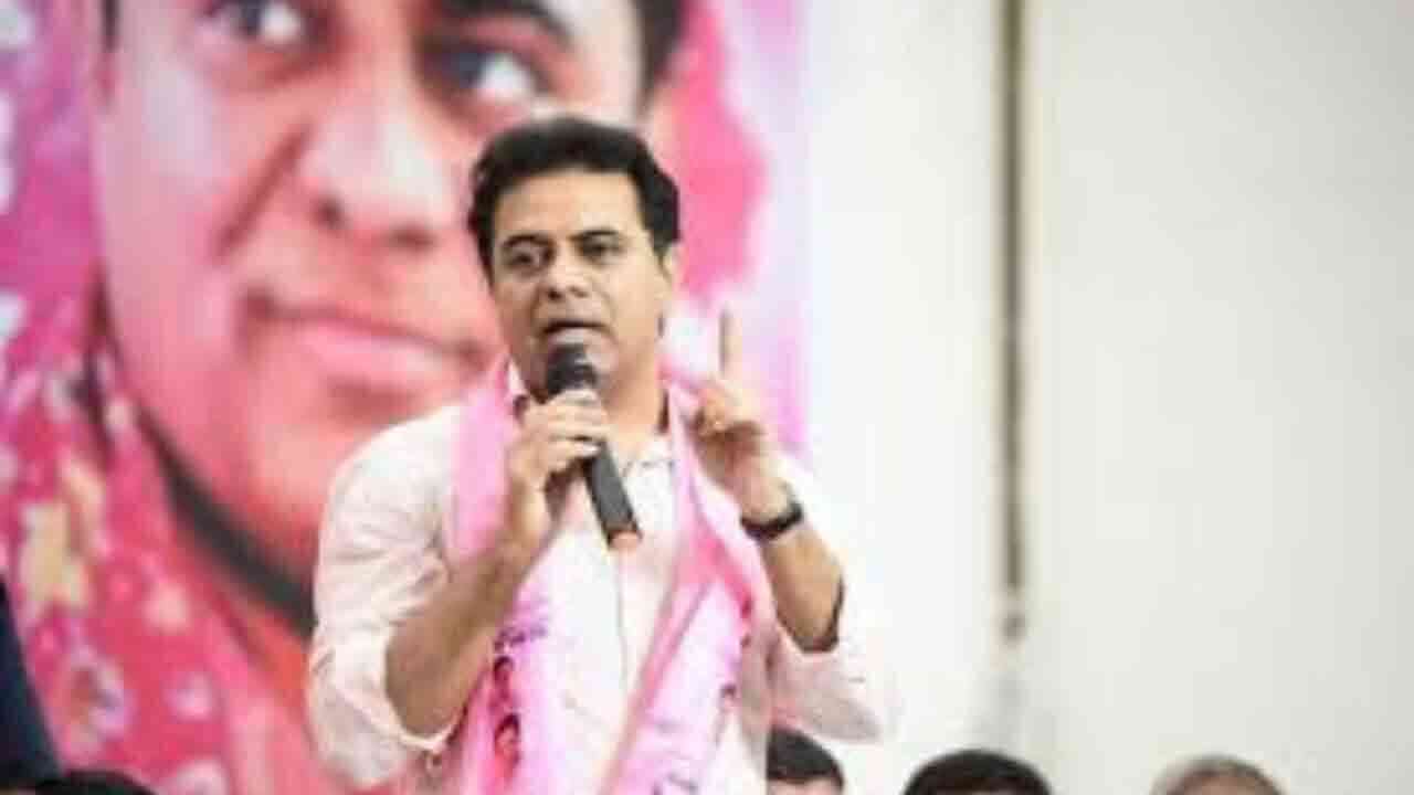 అమృత్ టెండర్లలో అవకతవకలపై కేటీఆర్ సంచలన ఆరోపణలు.. రేవంత్ రెడ్డి కుటుంబీకుల  అవినీతి అంటూ వ్యాఖ్య 