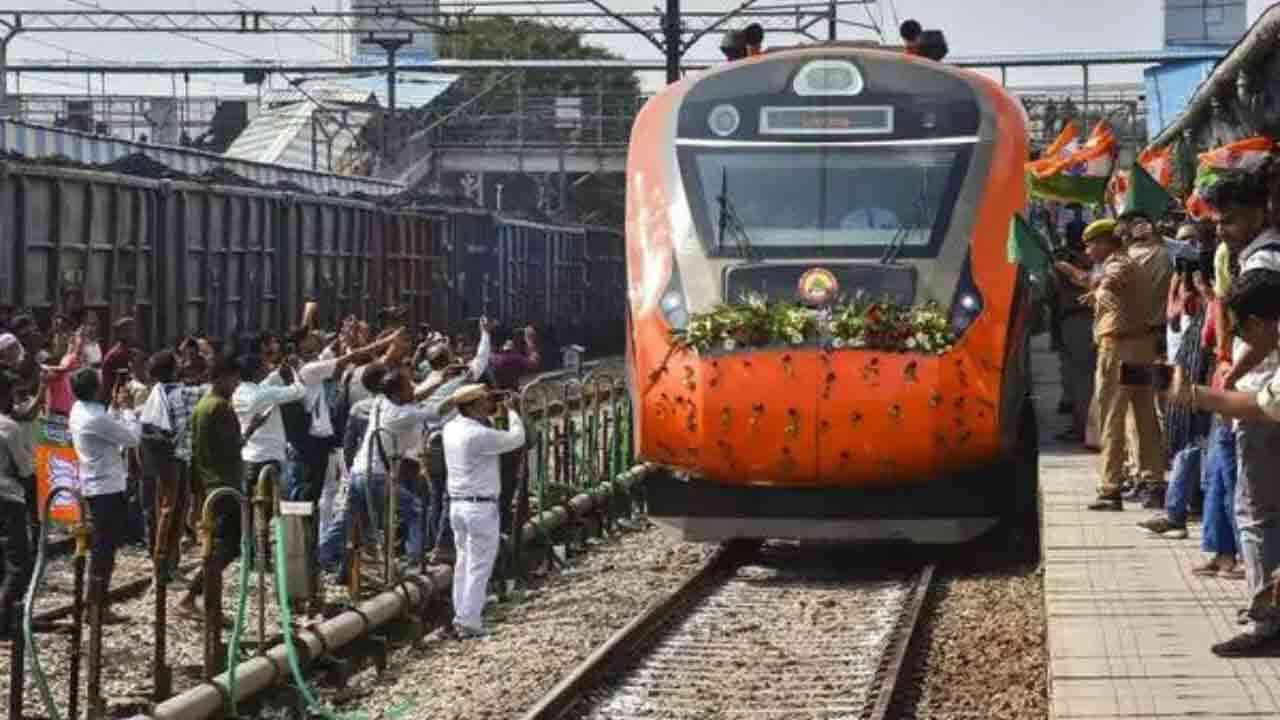 దేశంలో ఏడు కొత్త వందే భారత్ ఎక్స్ప్రెస్ రైళ్లు ప్రారంభం.. జెండా ఊపి ప్రారంభించిన ప్రధాన మోడీ 