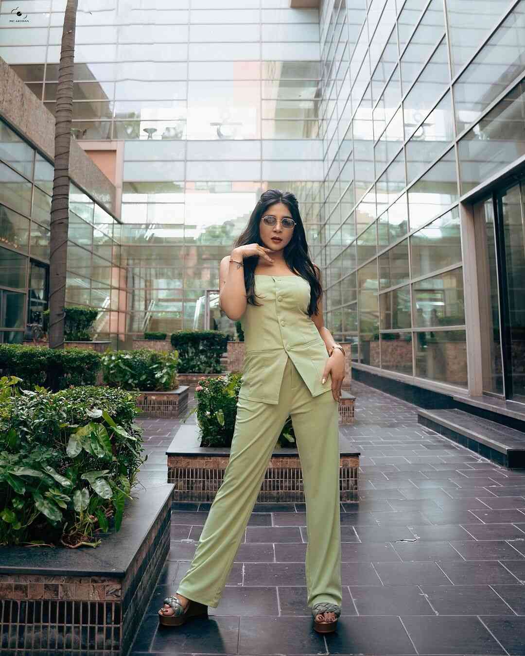  Sakshi Agarwal