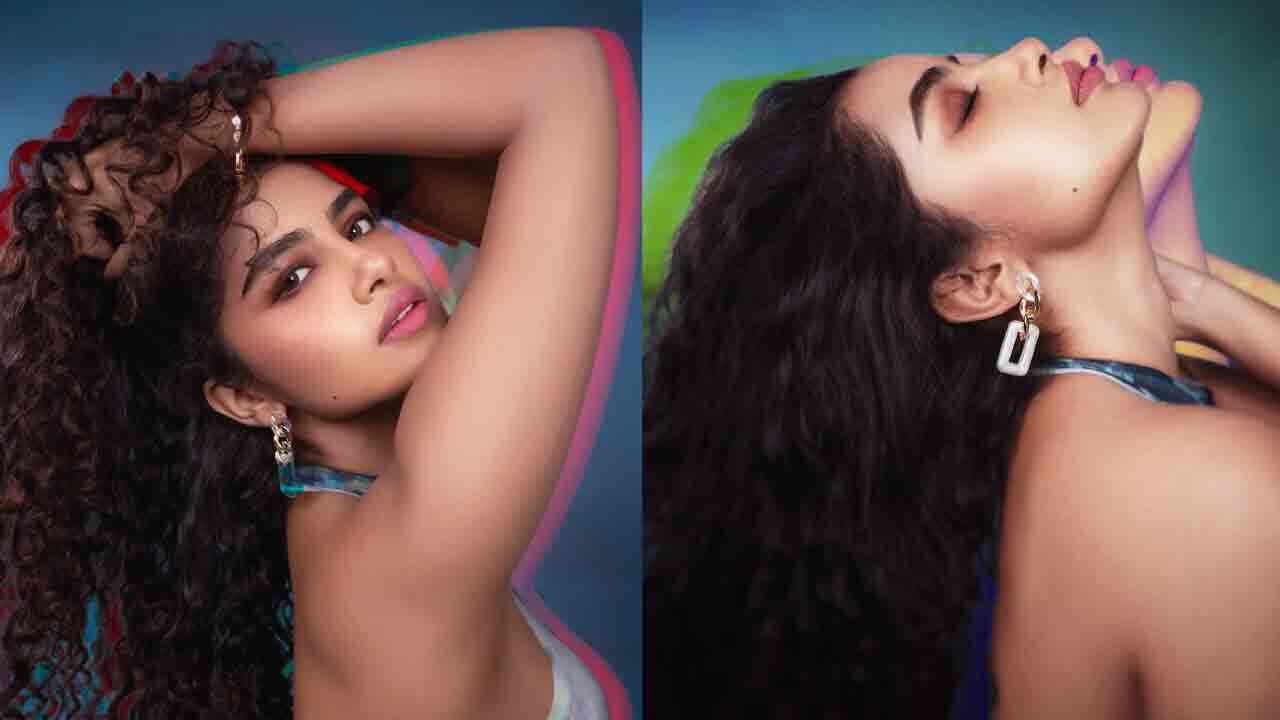 మత్తు చూపుల్లో అనుపమ పరమేశ్వరన్ గమ్మత్తు అందాలు