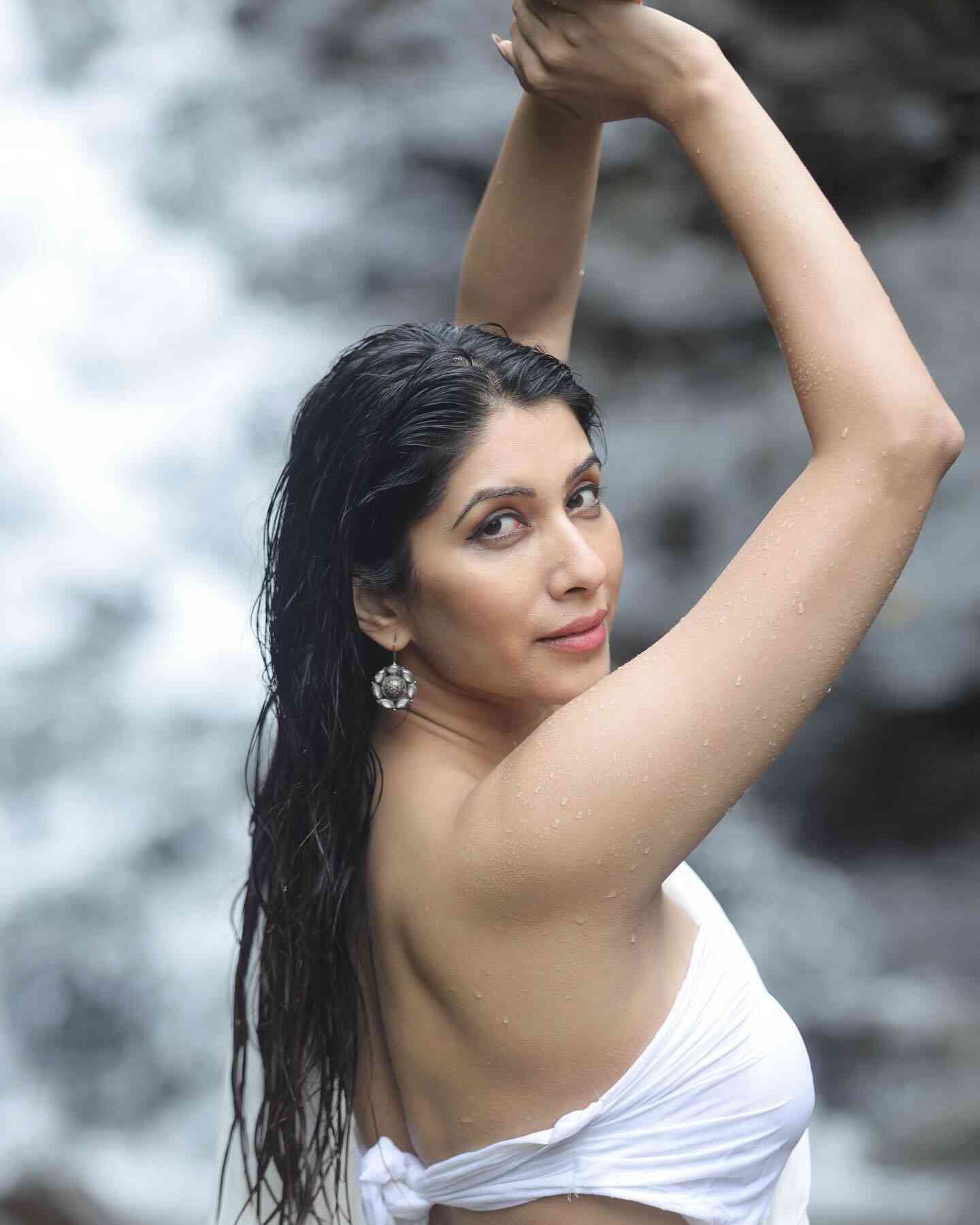Elakshi Morey