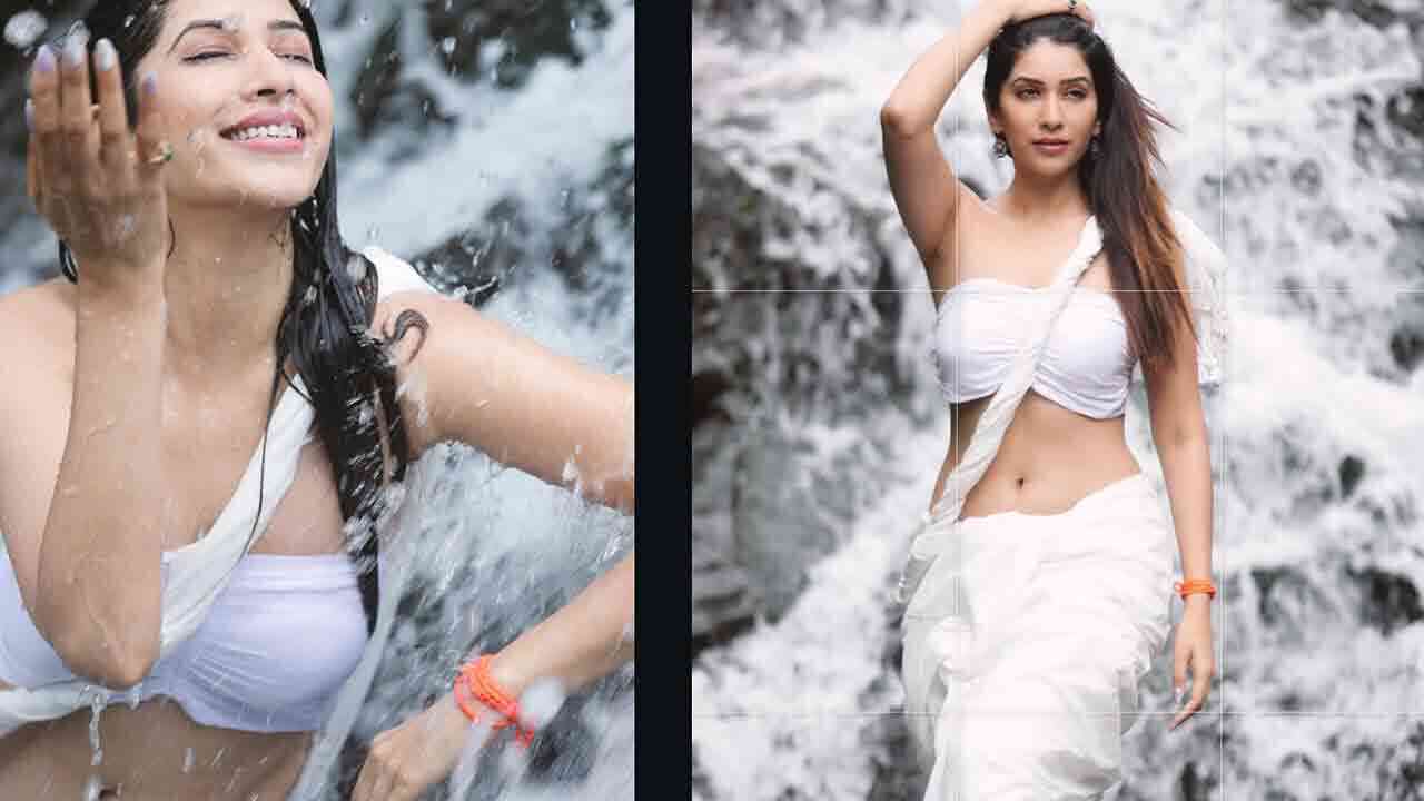 Elakshi Morey | తెలుపు రంగు చీరలో ఎలాక్షి మోరే హాట్ అందాలు