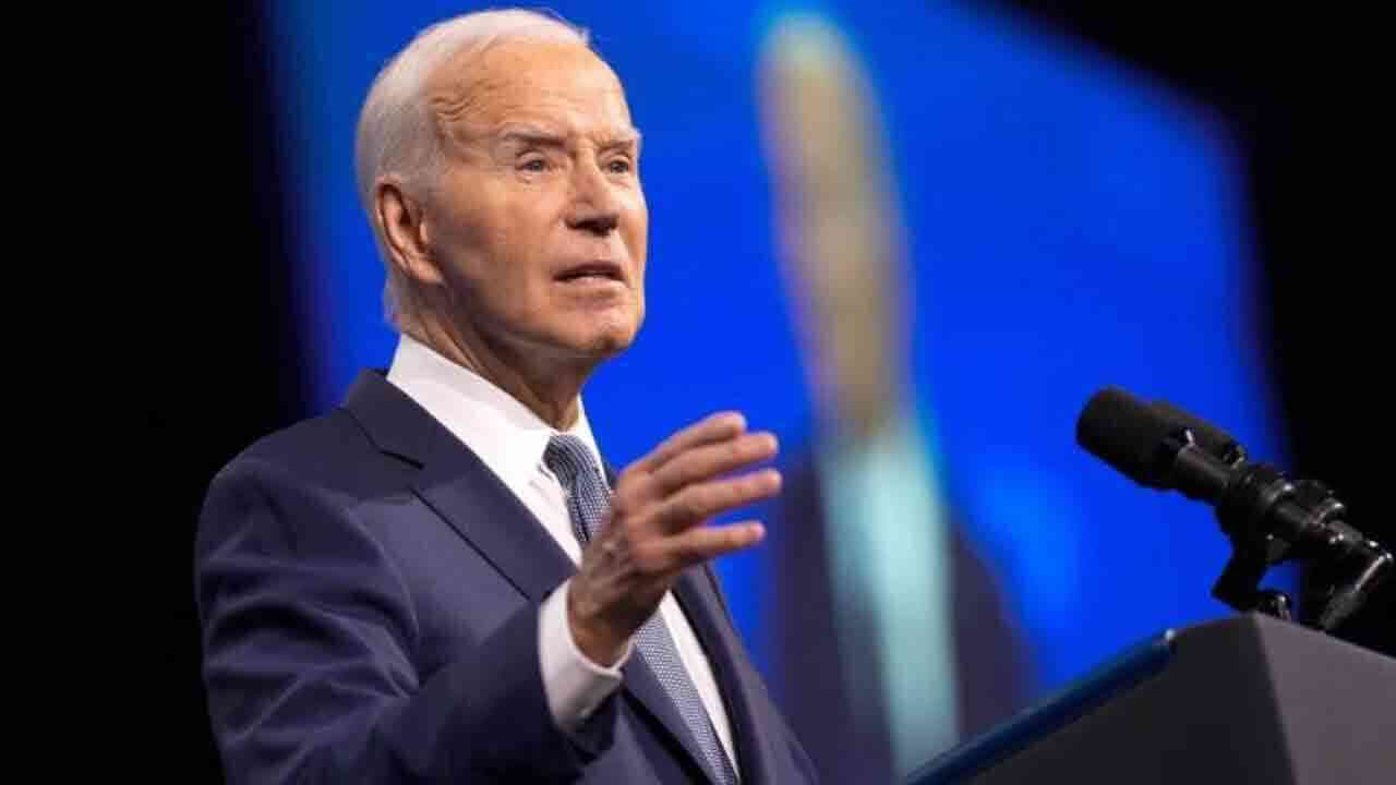 అమెరికా అధ్యక్ష రేస్ నుంచి తప్పుకున్న బైడెన్.. రేసులో కమలా హ్యారిస్ 