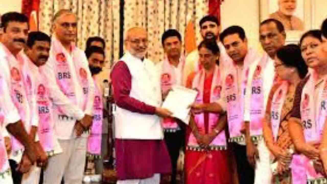 ఫిరాయింపులపై గవర్నర్‌ను కలిసి ఫిర్యాదు చేసిన బీఆర్‌ఎస్‌ ఎమ్మెల్యేలు