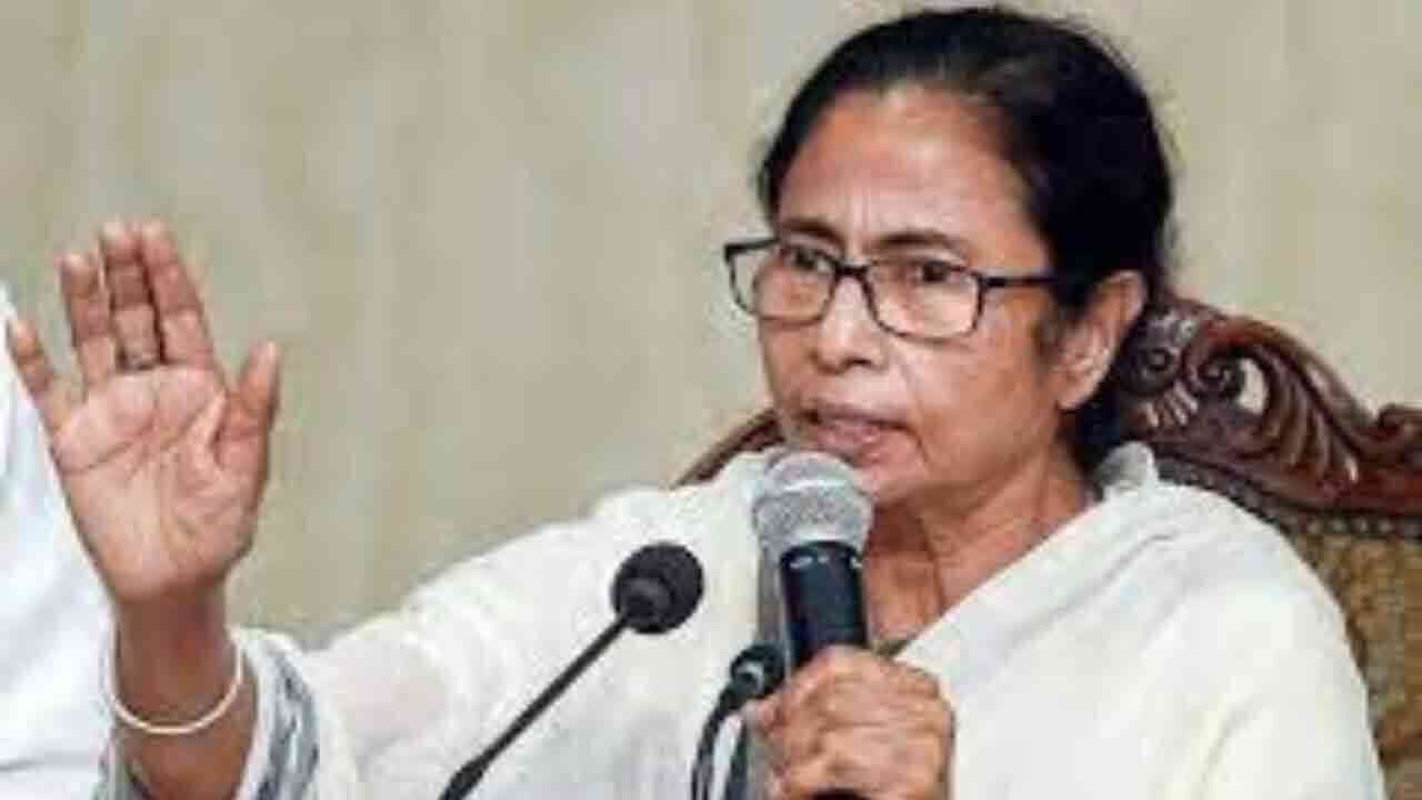 పశ్చిమబెంగాల్‌ సీఎం మమతా బెనర్జీ ఫైర్‌.. నీతి అయోగ్‌ మీటింగ్‌ నుంచి వాకౌట్‌