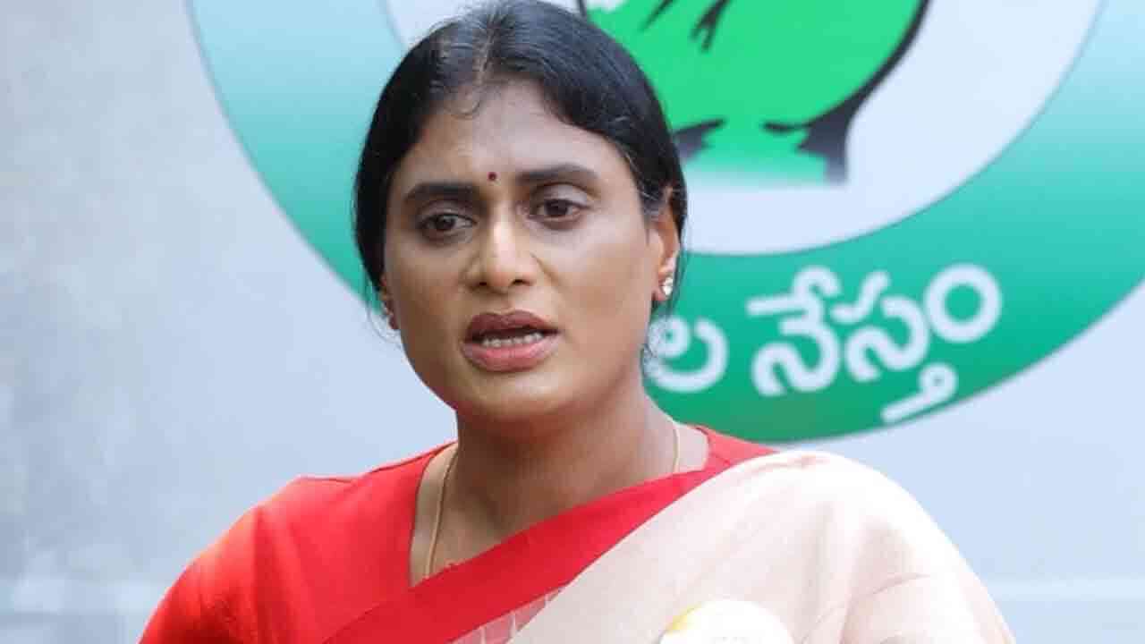 YS Sharmila : వైఎస్‌ జగన్‌పై షర్మిల ఆగ్రహం.. బాబాయ్‌ హత్యపై దీక్ష చేయాలంటూ హితవు
