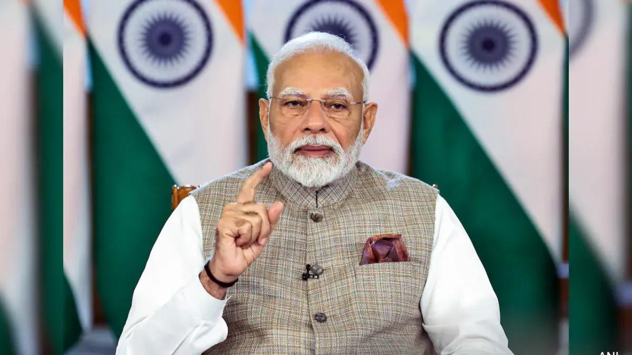 క్షమాపణలు చెప్పిన ప్రధాని నరేంద్ర మోదీ.. శివాజీ విగ్రహం కూలడంతోనే