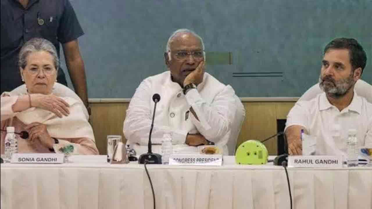 పార్టీ బలోపేతంపై కాంగ్రెస్ అగ్రనాయకత్వం దృష్టి.. నేడు పార్టీ అధ్యక్షులు, ఇన్చార్జిలతో సమావేశం 