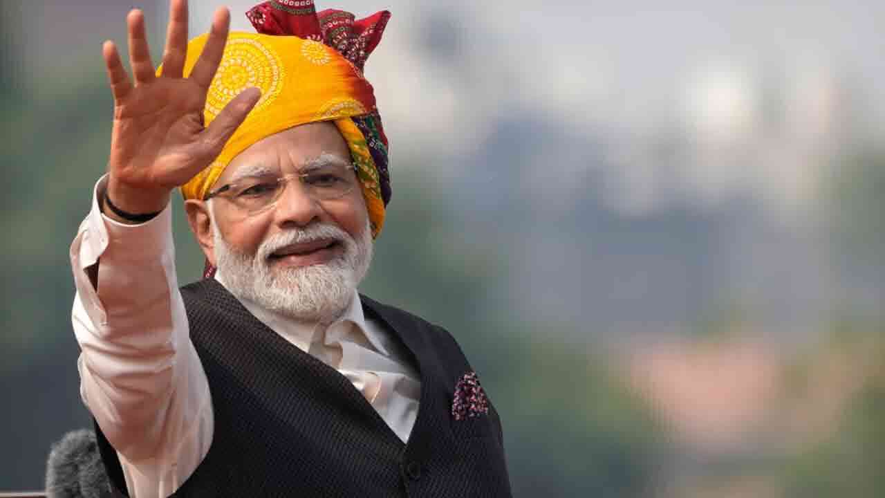 ప్రపంచంలో అత్యంత ప్రజాదరణ కలిగిన నేతగా మరోసారి మోడీ.. తాజా సర్వేలో వెల్లడి 