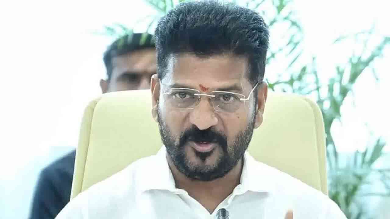 ఏసీ గదులకే పరిమితం కావద్దు.. ప్రజల ఆలోచనలను తెలుసుకోవాలి : సీఎం రేవంత్ రెడ్డి