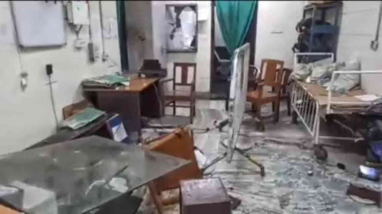  కోల్ కతా ఆసుపత్రిలో అర్ధరాత్రి వీరంగం.. విధ్వంసం సృష్టించిన దుండగులు 