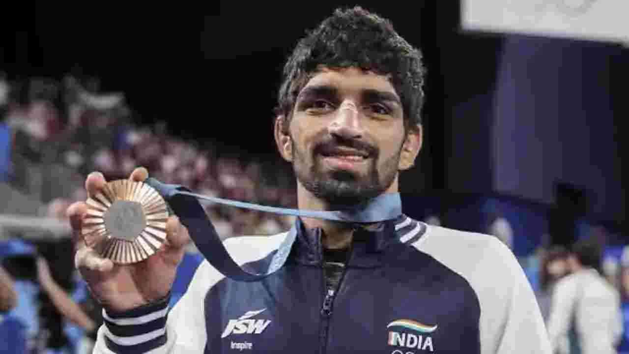 10 గంటల శ్రమించి 4.5 కిలోల బరువు తగ్గి.. కాంస్య పతకాన్ని దక్కించుకున్న అమన్ 