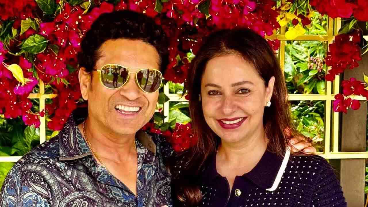 భార్య అంజలిని ఫ్లర్ట్ చేస్తున్న సచిన్ టెండుల్కర్