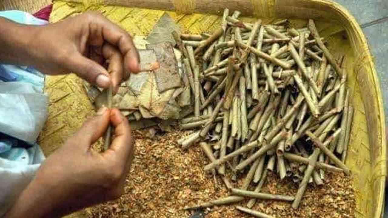 బీడీ కార్మికులకు వెంటనే రూ.4 వేలు చెల్లించాలి.. రేపు ధర్నాకు పిలుపునిచ్చిన ఐఎఫ్‌టీయూ