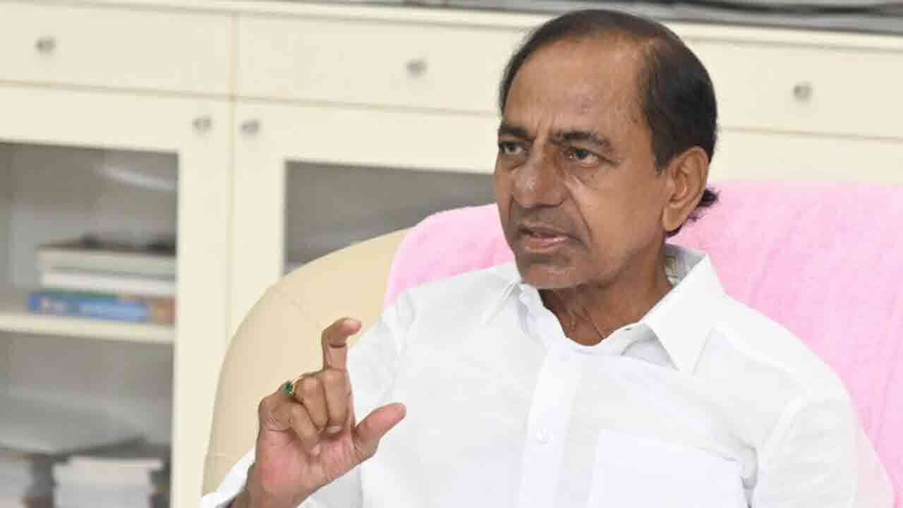 తెలంగాణ తొలి సీఎం కేసీఆర్‌కు భూపాలపల్లి కోర్టు నోటీసులు