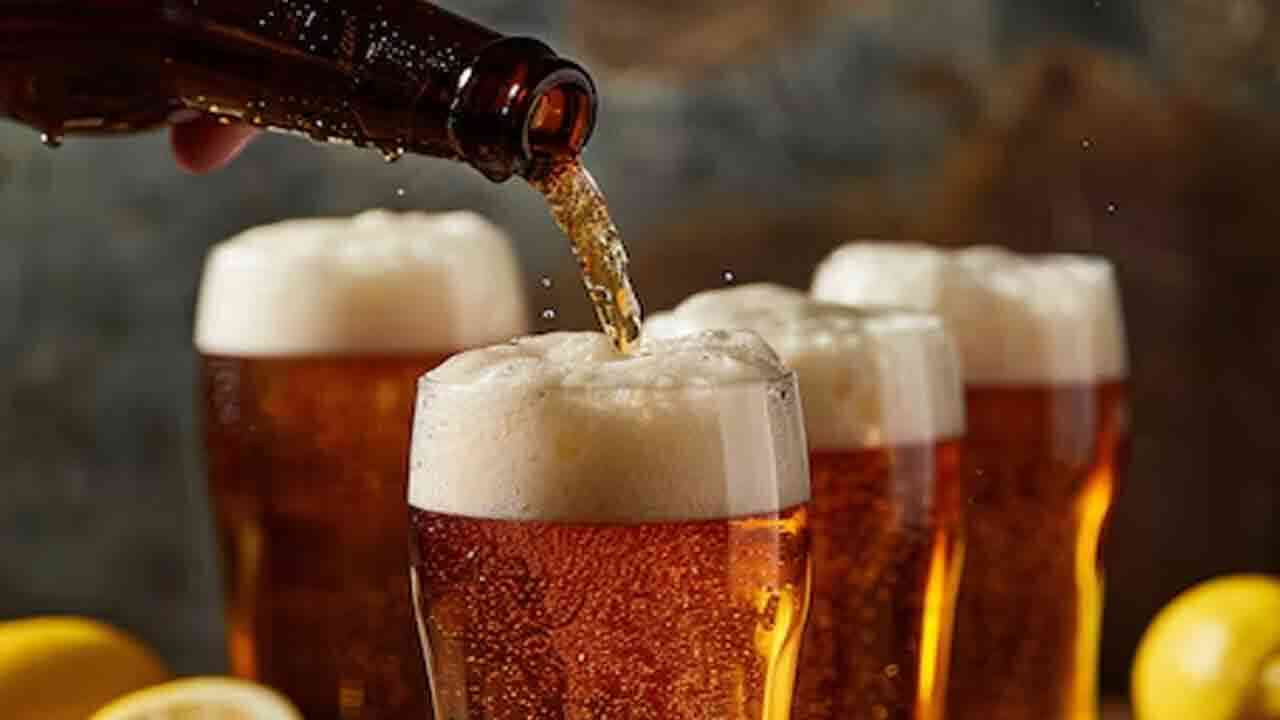Beer rates Telangana : బీరు బాబులకు చేదు వార్త.. ఆ రోజు నుంచే ధరల పెంపు..?