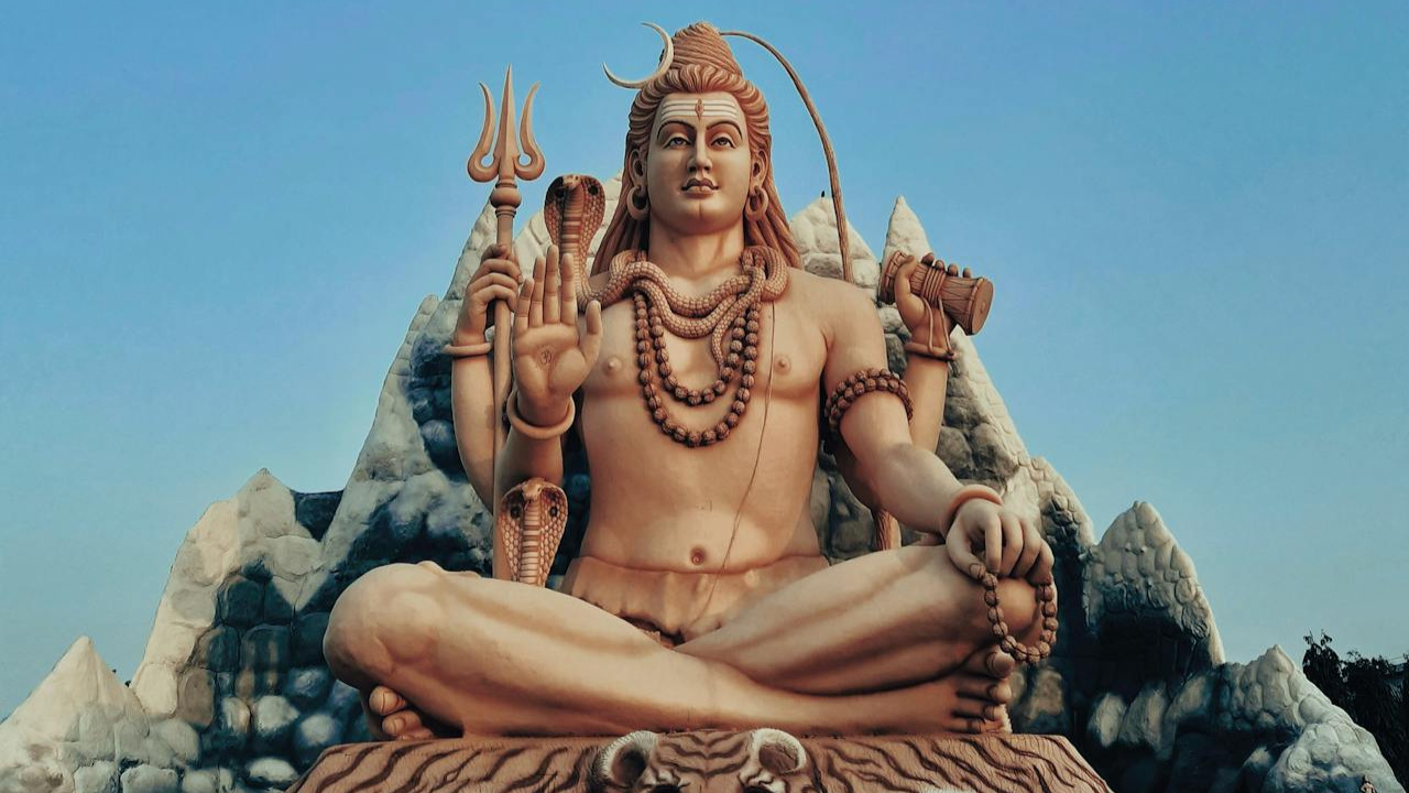 Sravana Masam: శివుని అనుగ్రహం పొందాలంటే..శ్రావణ మాసంలో శివలింగానికి ఈ  వస్తువులు సమర్పించండి