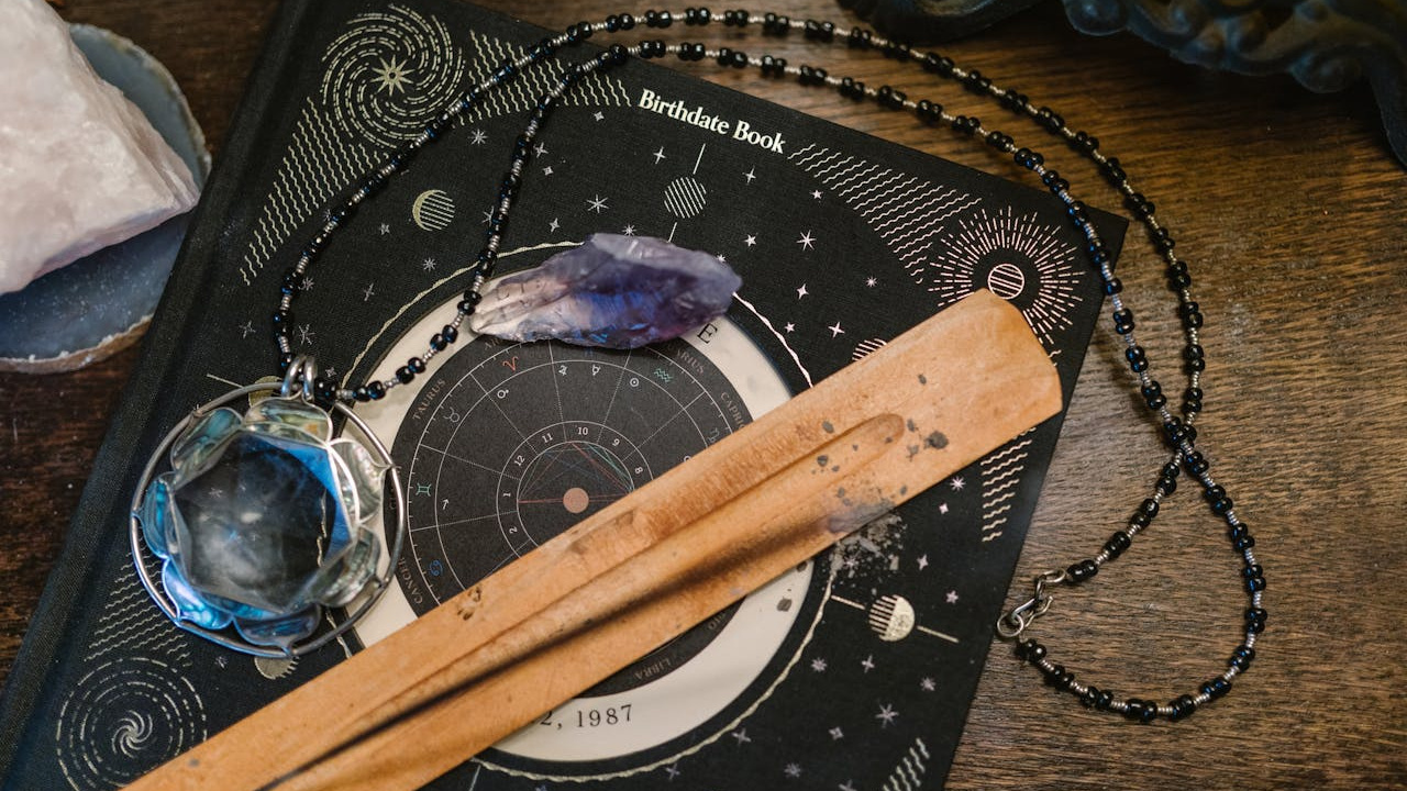 Vastu Tips: మీ ఇంట్లో ఈ వాస్తు నియమాలు పాటిస్తే..లక్ష్మీదేవి పొమ్మన్నాపోదు 