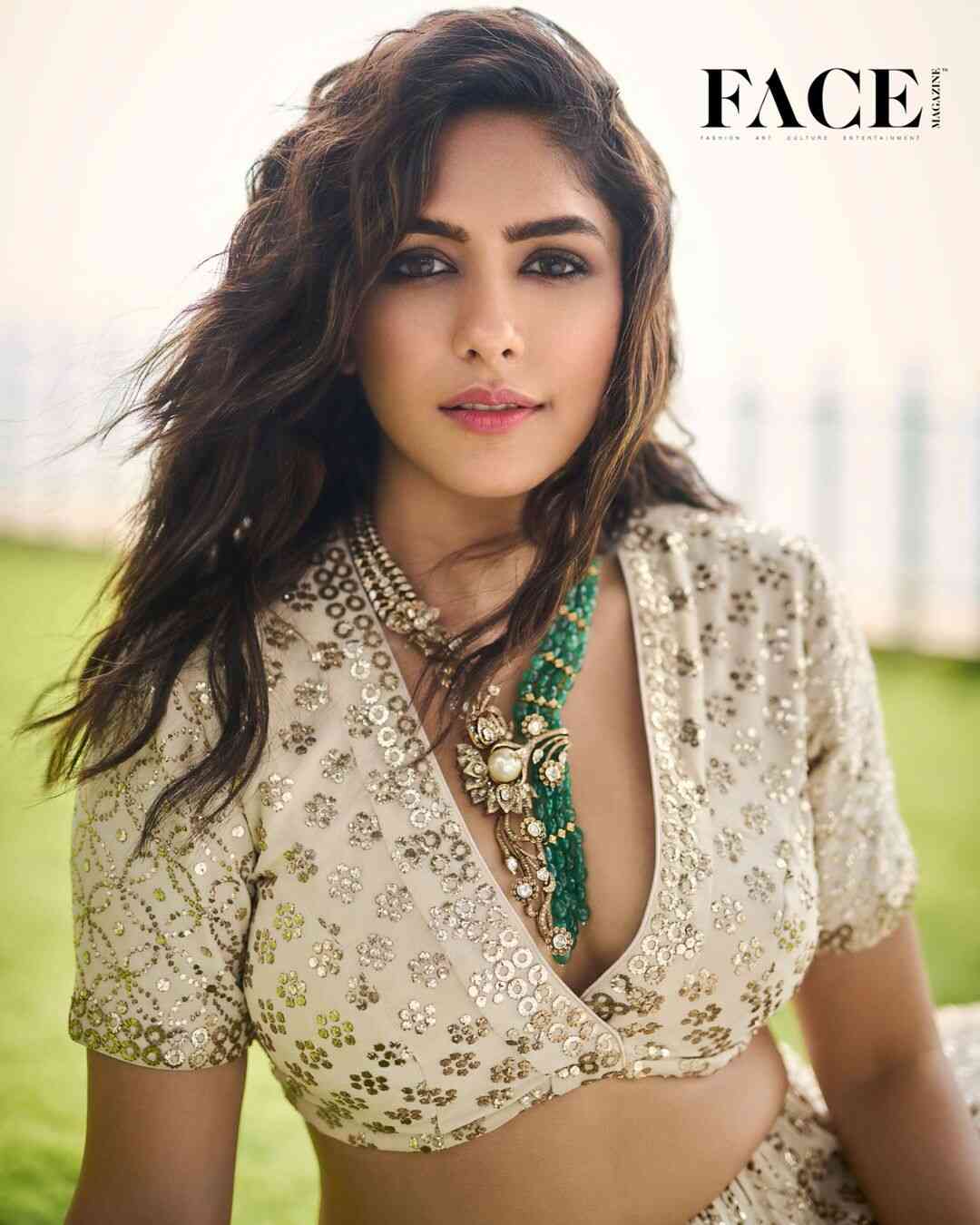  Mrunal Thakur