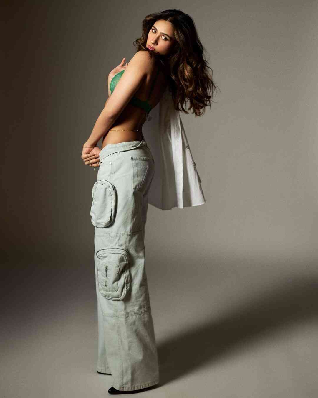  Pashmina Roshan