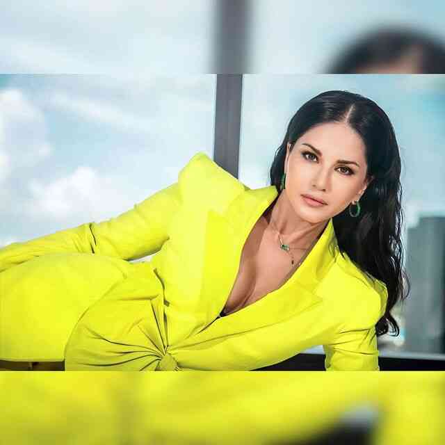  Sunny Leone