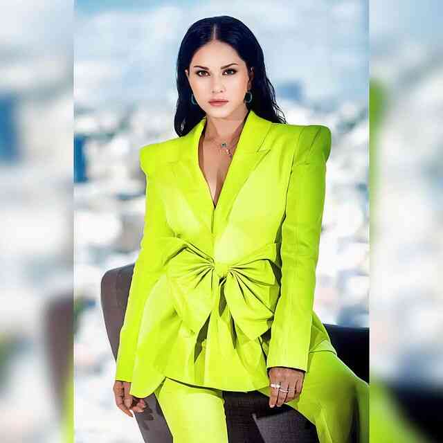  Sunny Leone