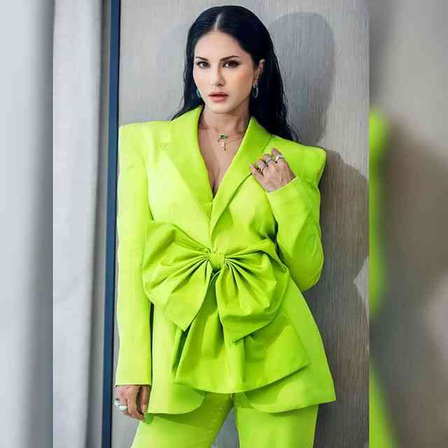 Sunny Leone